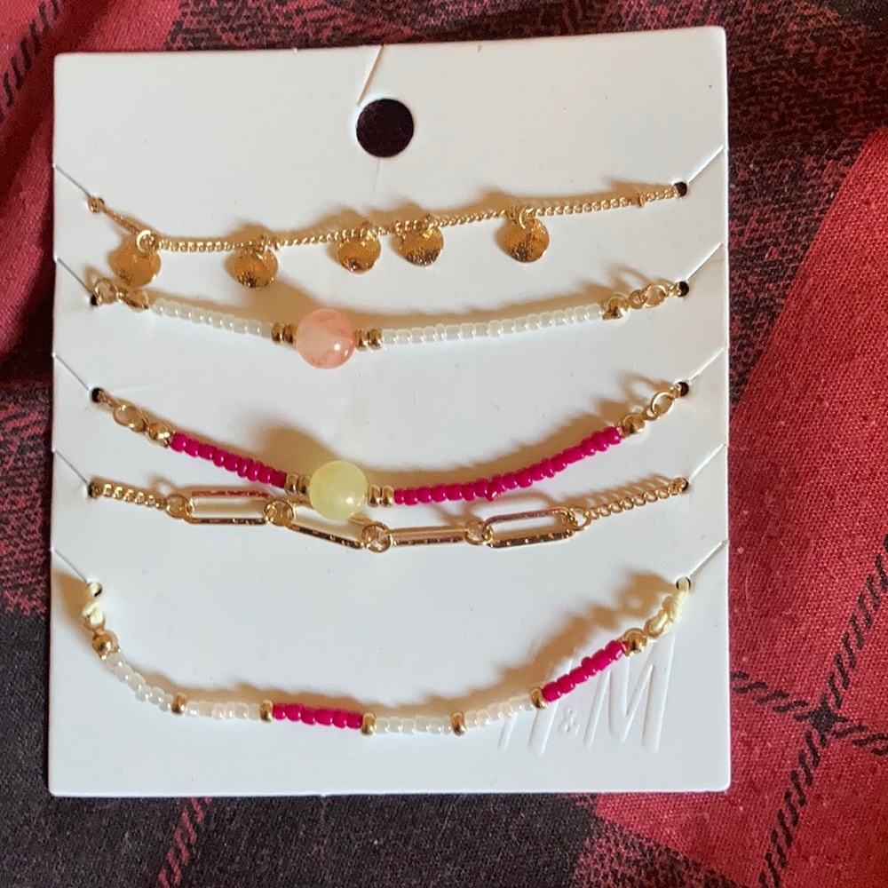 ❗️Closet clear out❗️Set of 5 brand new bracelets.